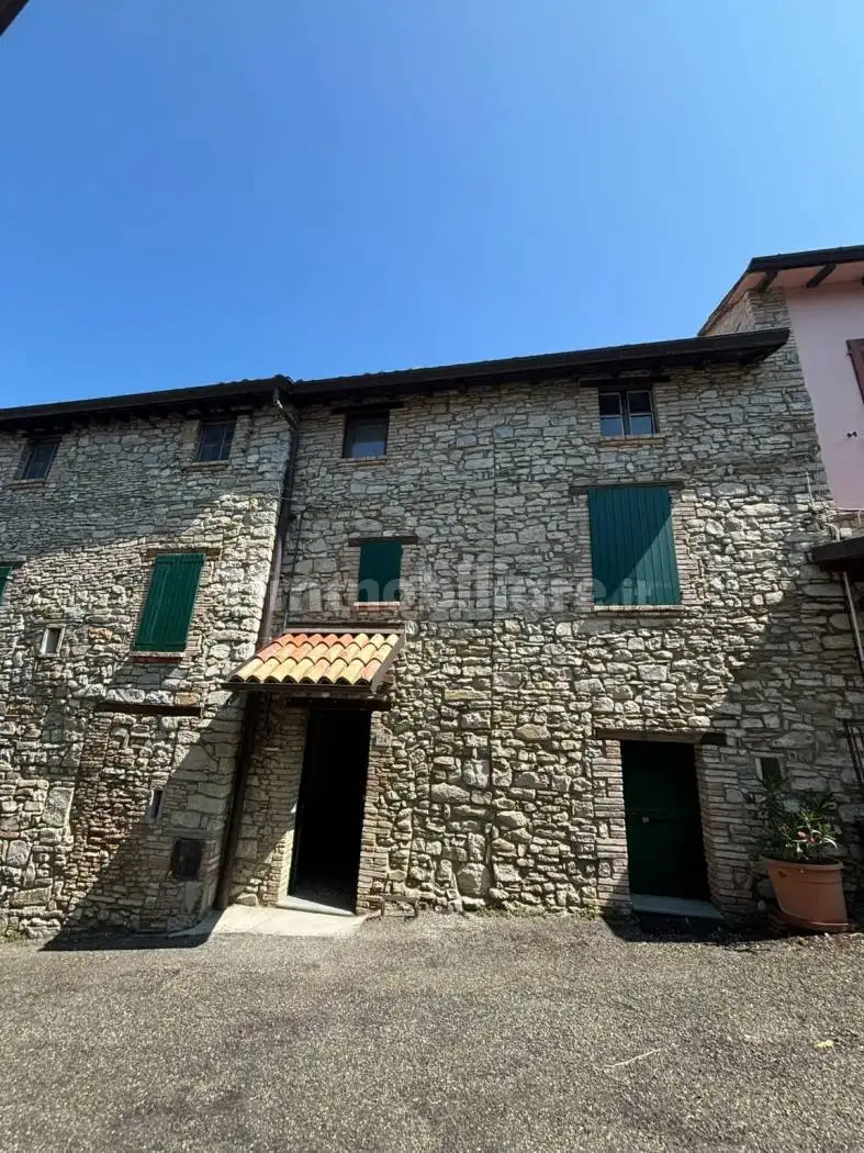 Casa indipendente in vendita a Terenzo