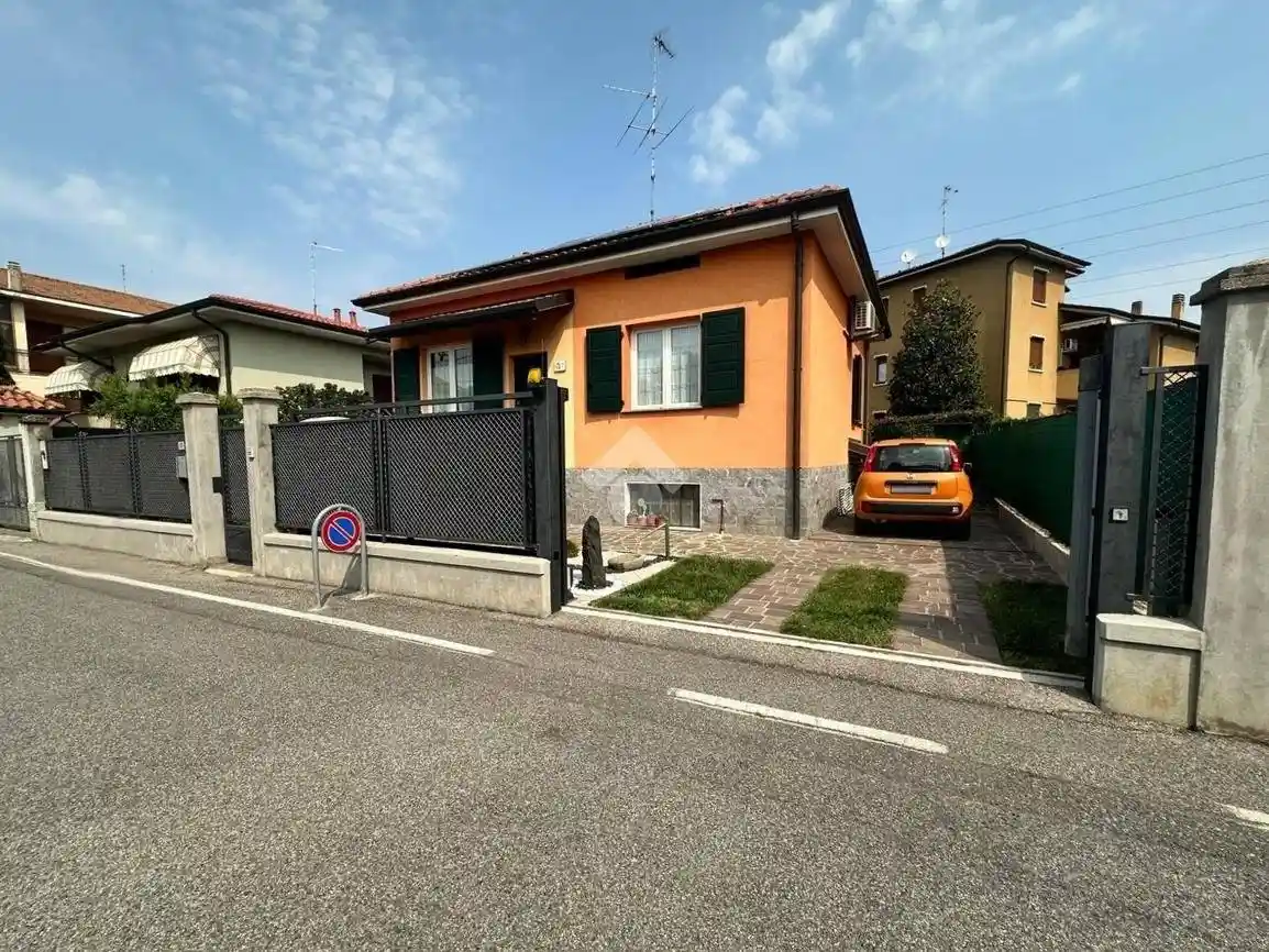 Villa in vendita a Trezzo sull'Adda