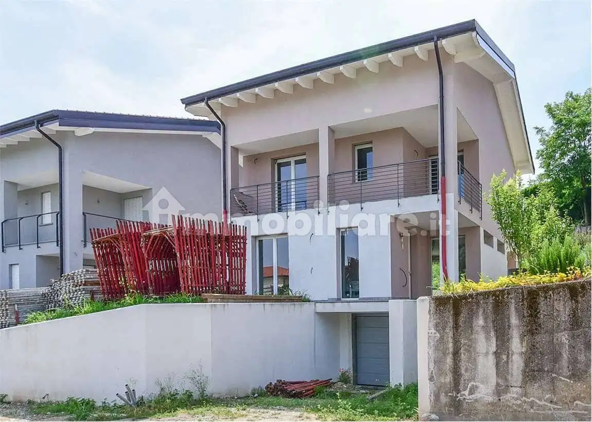 Villa in vendita a Monguzzo