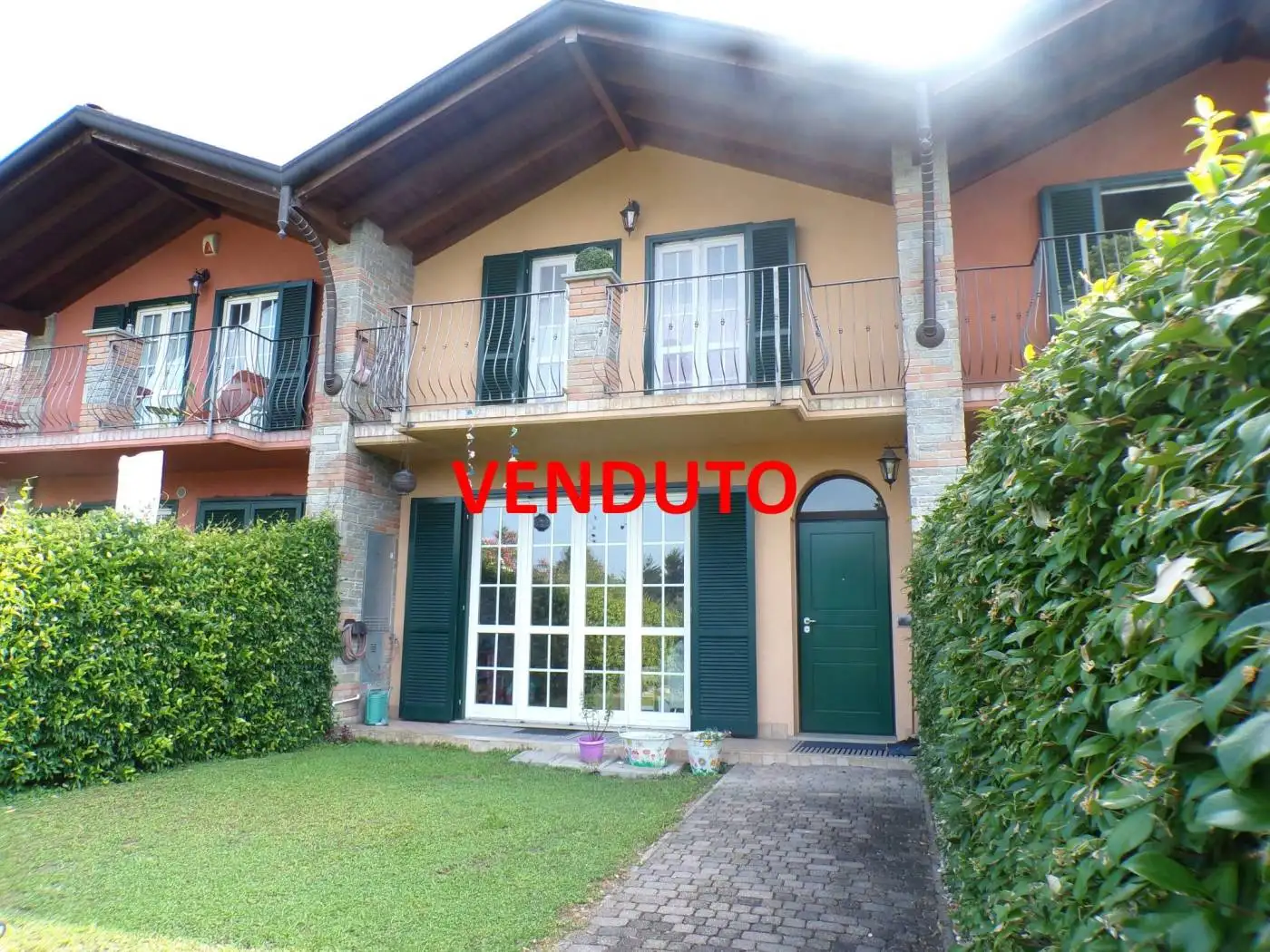 Villa in vendita a Travedona-Monate