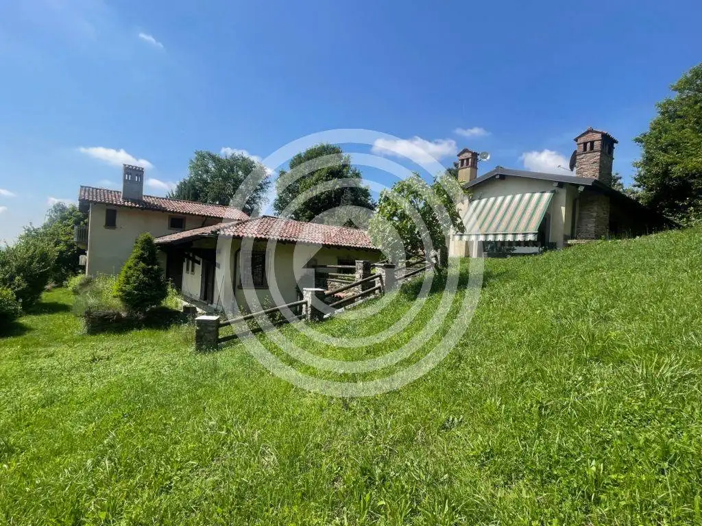 Villa in vendita a Carvico