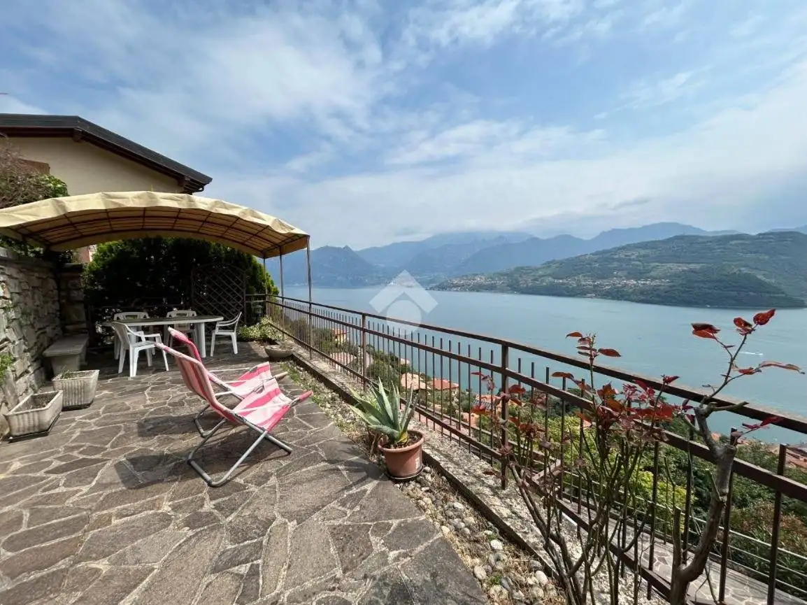 Appartamento in vendita a Tavernola Bergamasca