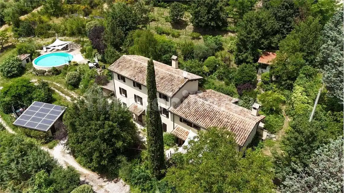 Rustico - Casale in vendita a Gualdo Tadino