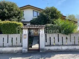 Villa in vendita a Castelnuovo Bocca d'Adda