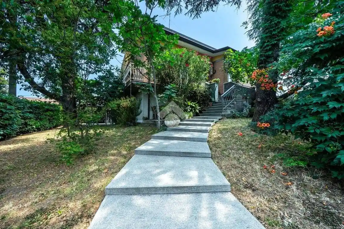 Villa in vendita a Campagnola Emilia