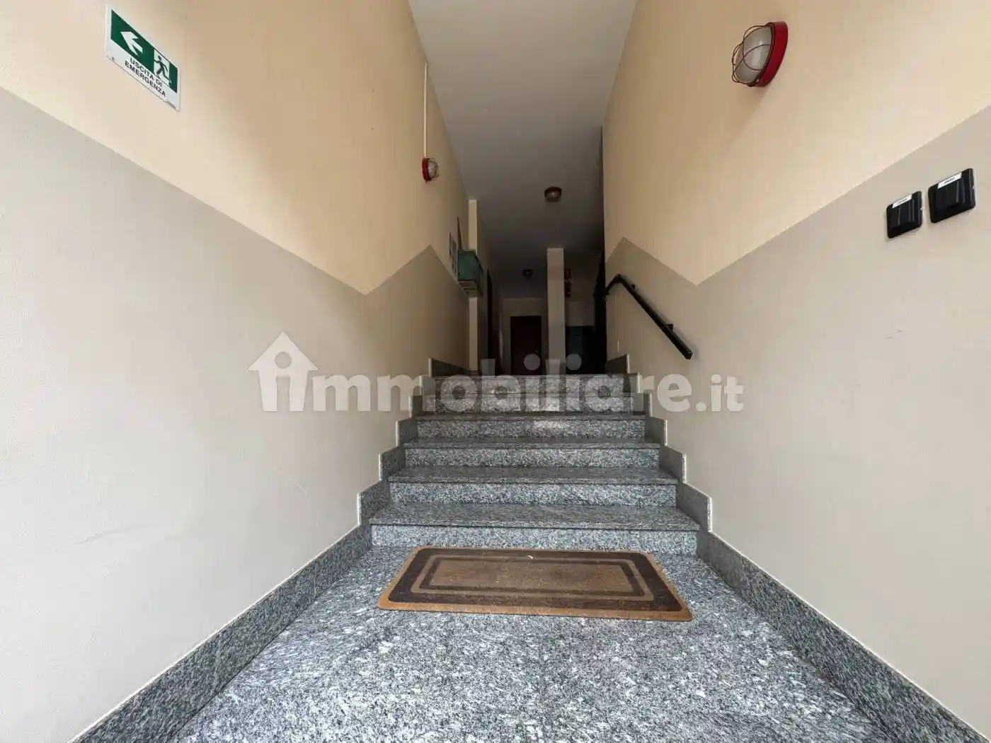 Trilocale largo 4 Novembre, Centro, Santo Stefano Belbo - foto 4