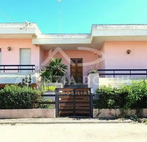 Villa in vendita a Racale