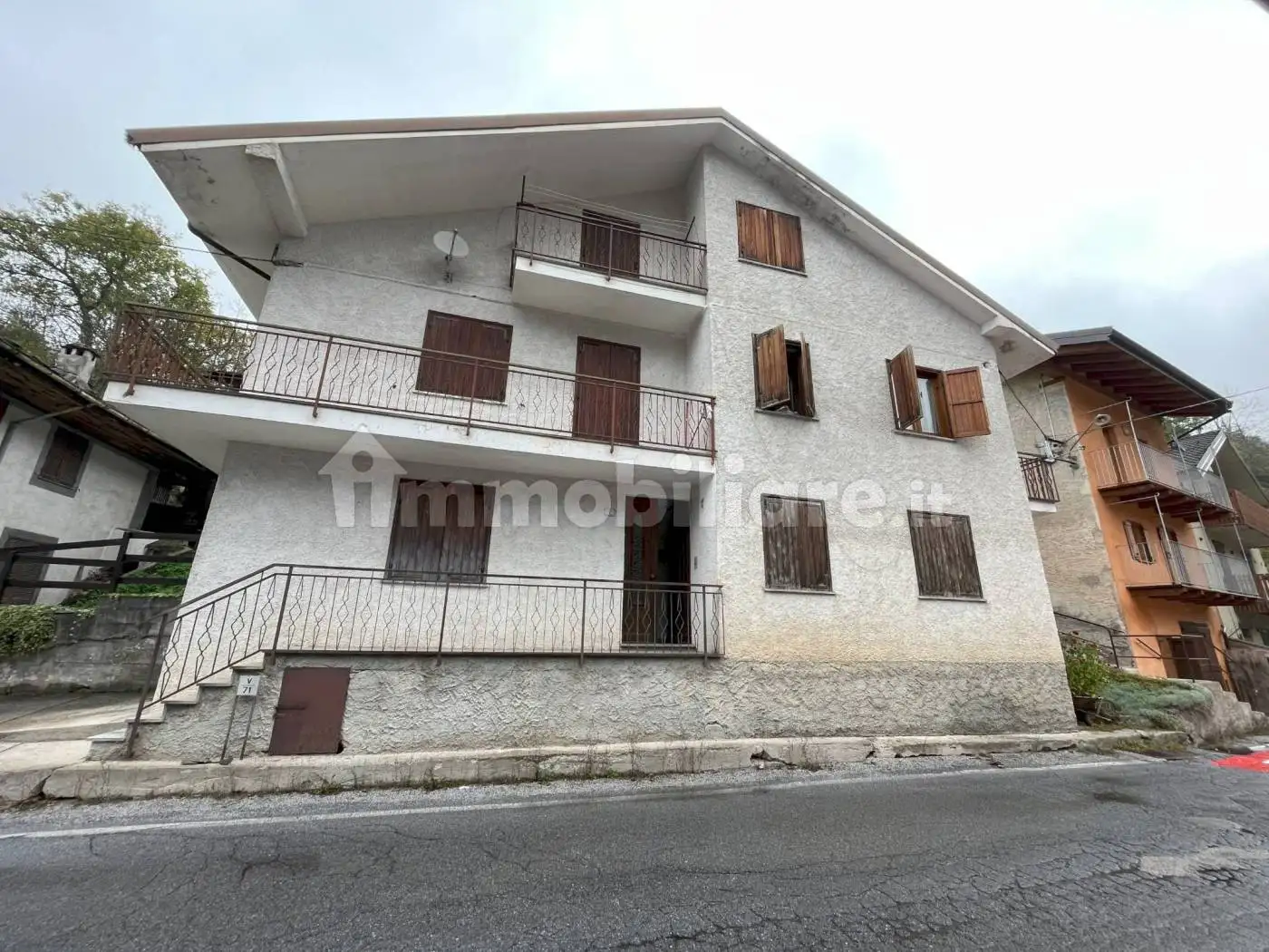 Rustico - Casale in vendita a Prazzo