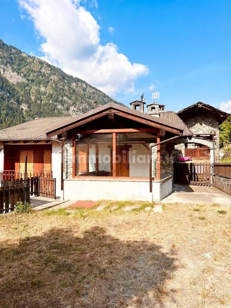 Casa indipendente in vendita a Casteldelfino