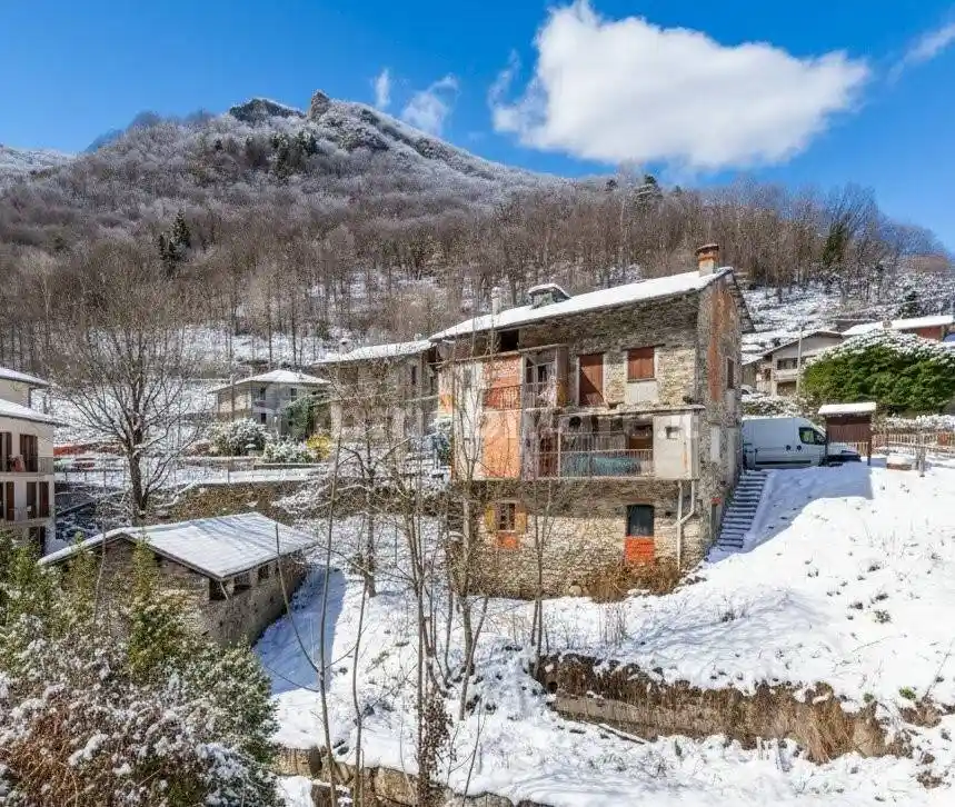 Casa indipendente in vendita a Pradleves