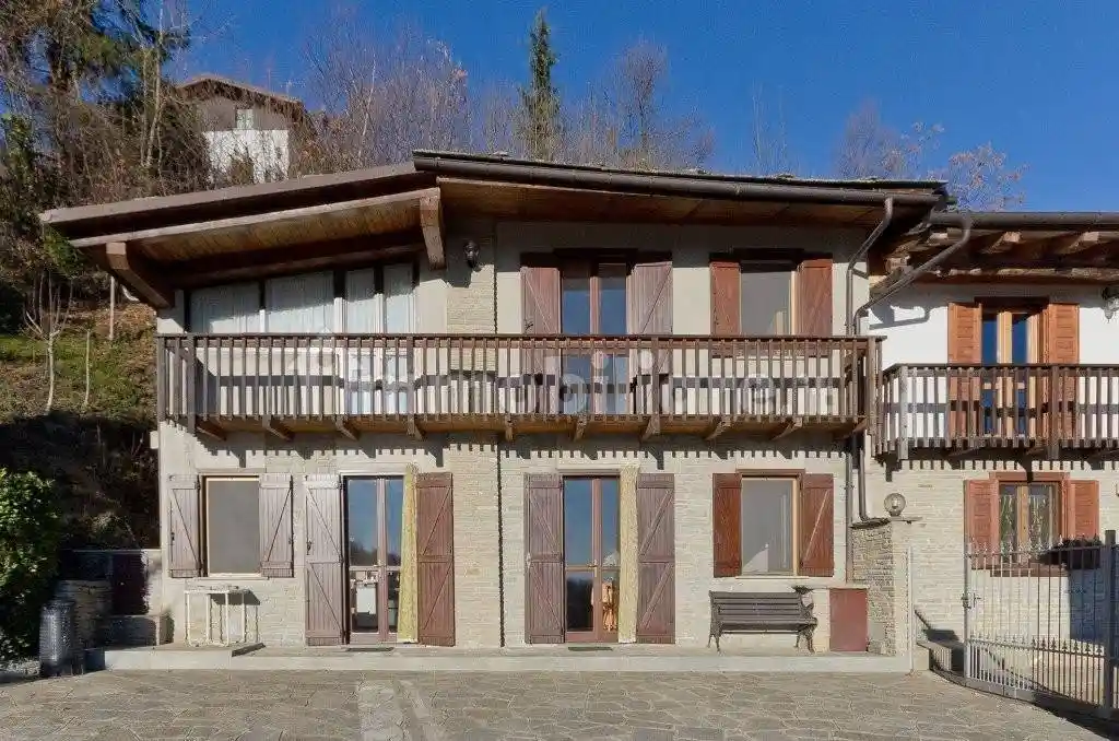 Villa in vendita a Bagnolo Piemonte