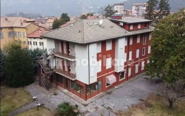 Palazzo - Edificio in vendita a Canzo