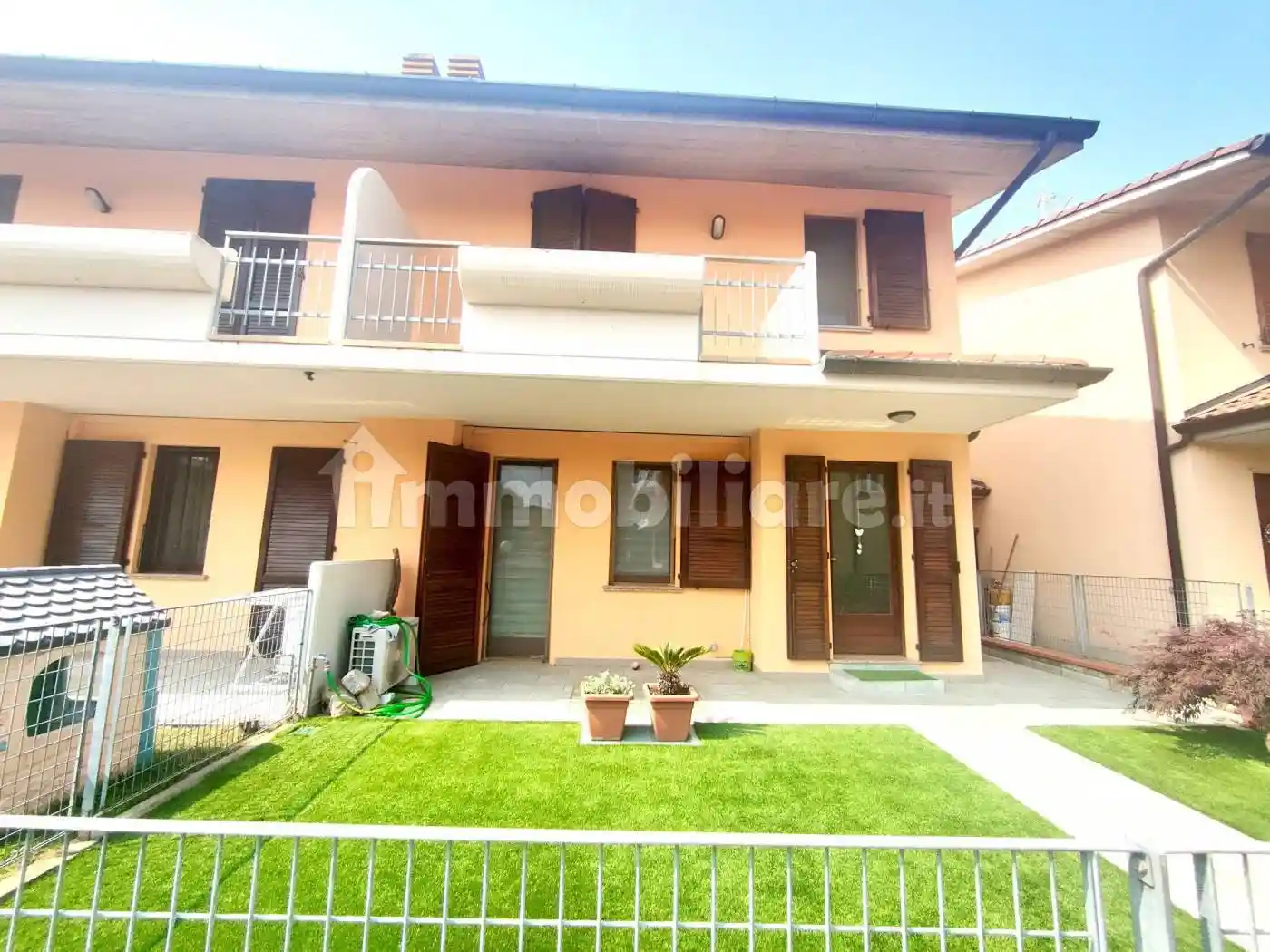 Villa in vendita a Calcinate