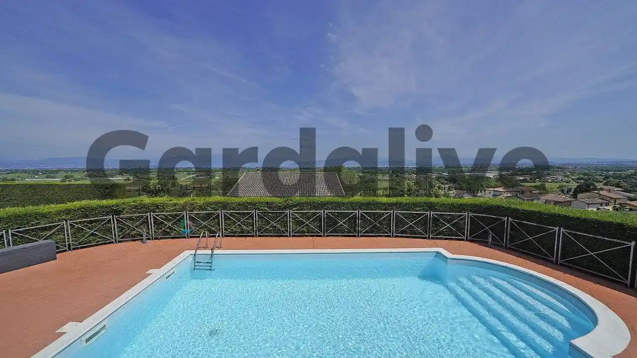 Villa in vendita a Peschiera del Garda