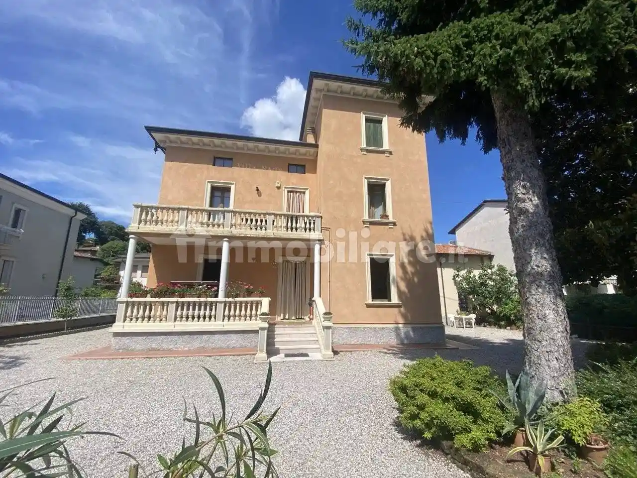 Casa indipendente in vendita a Peschiera del Garda