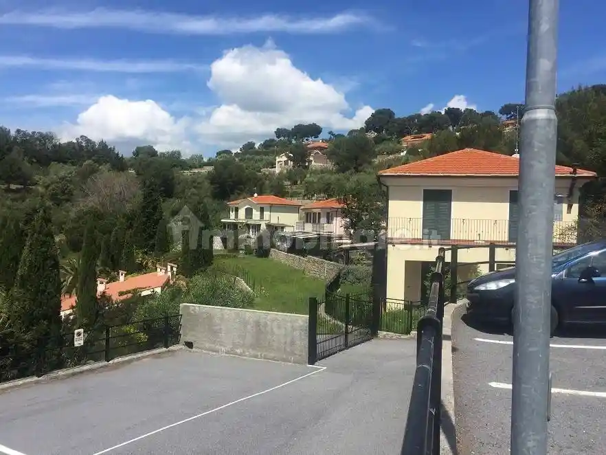 Appartamento in vendita a Diano Castello