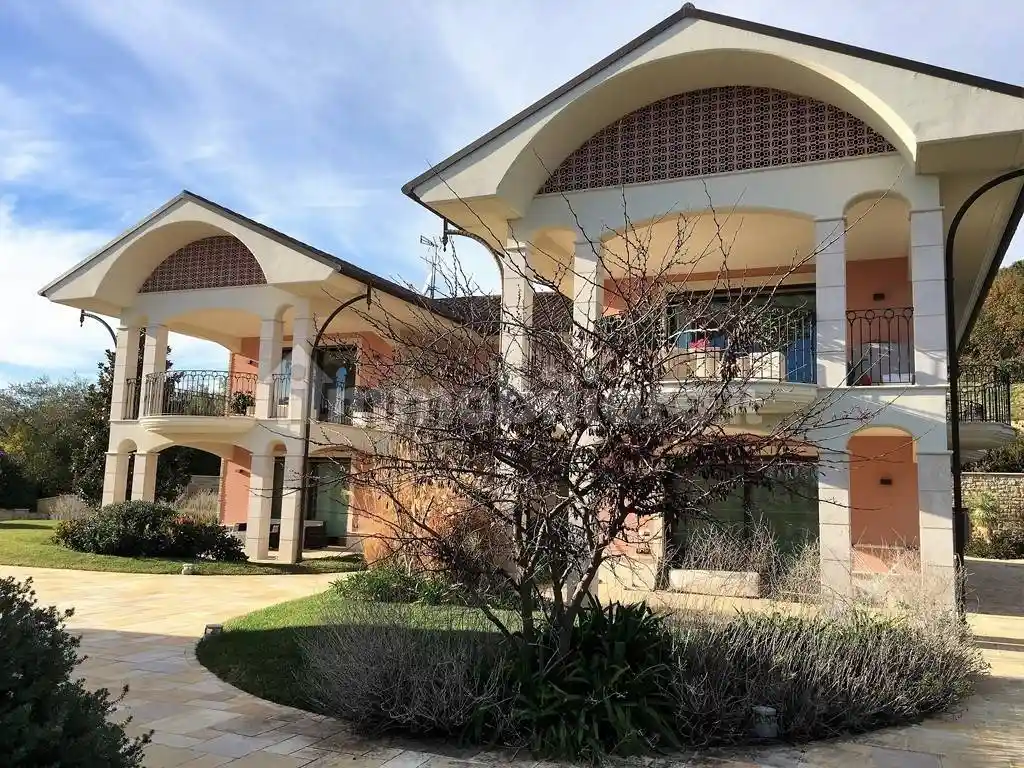 Villa in vendita a Acquaviva Picena