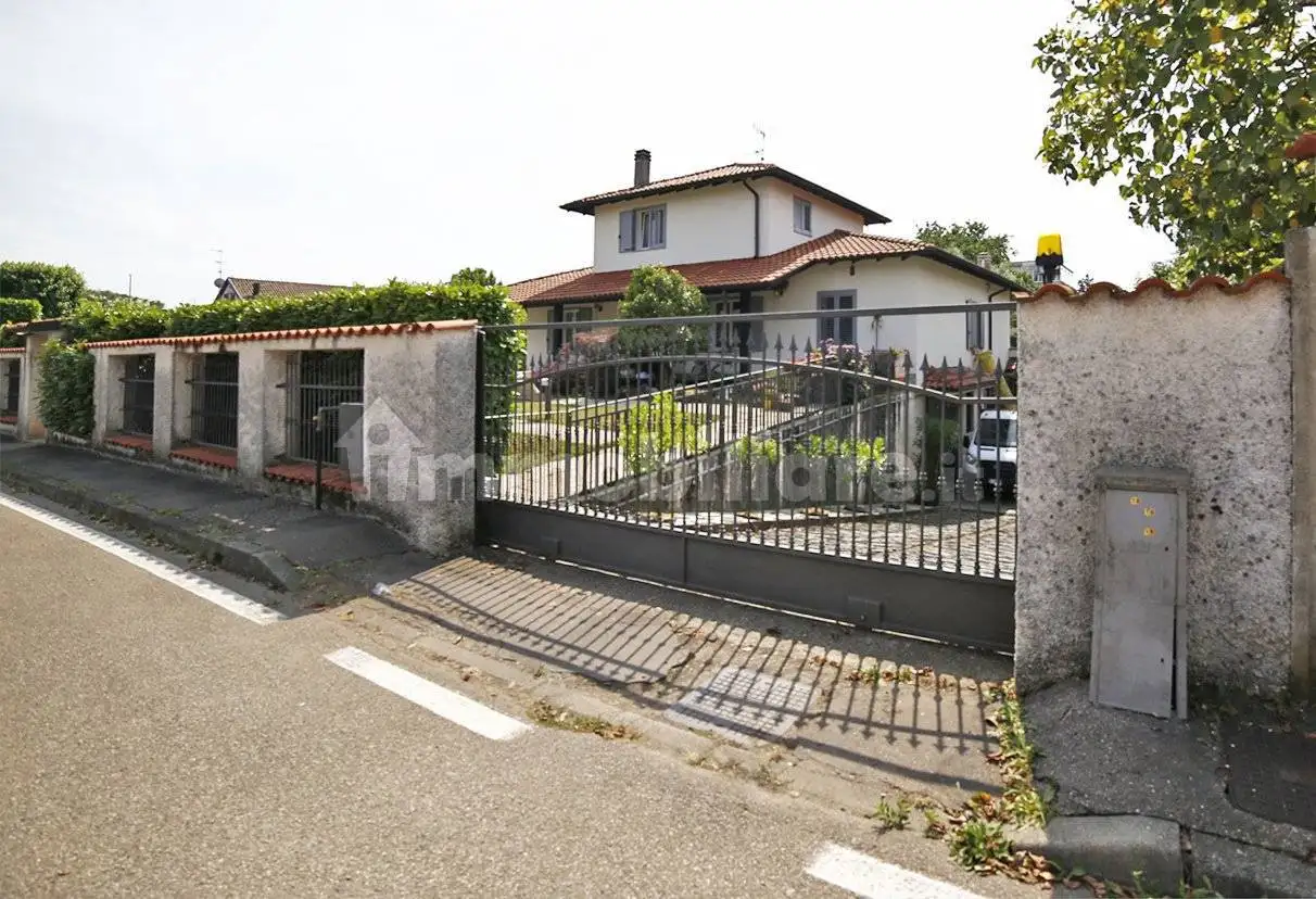 Villa in vendita a Gorla Maggiore