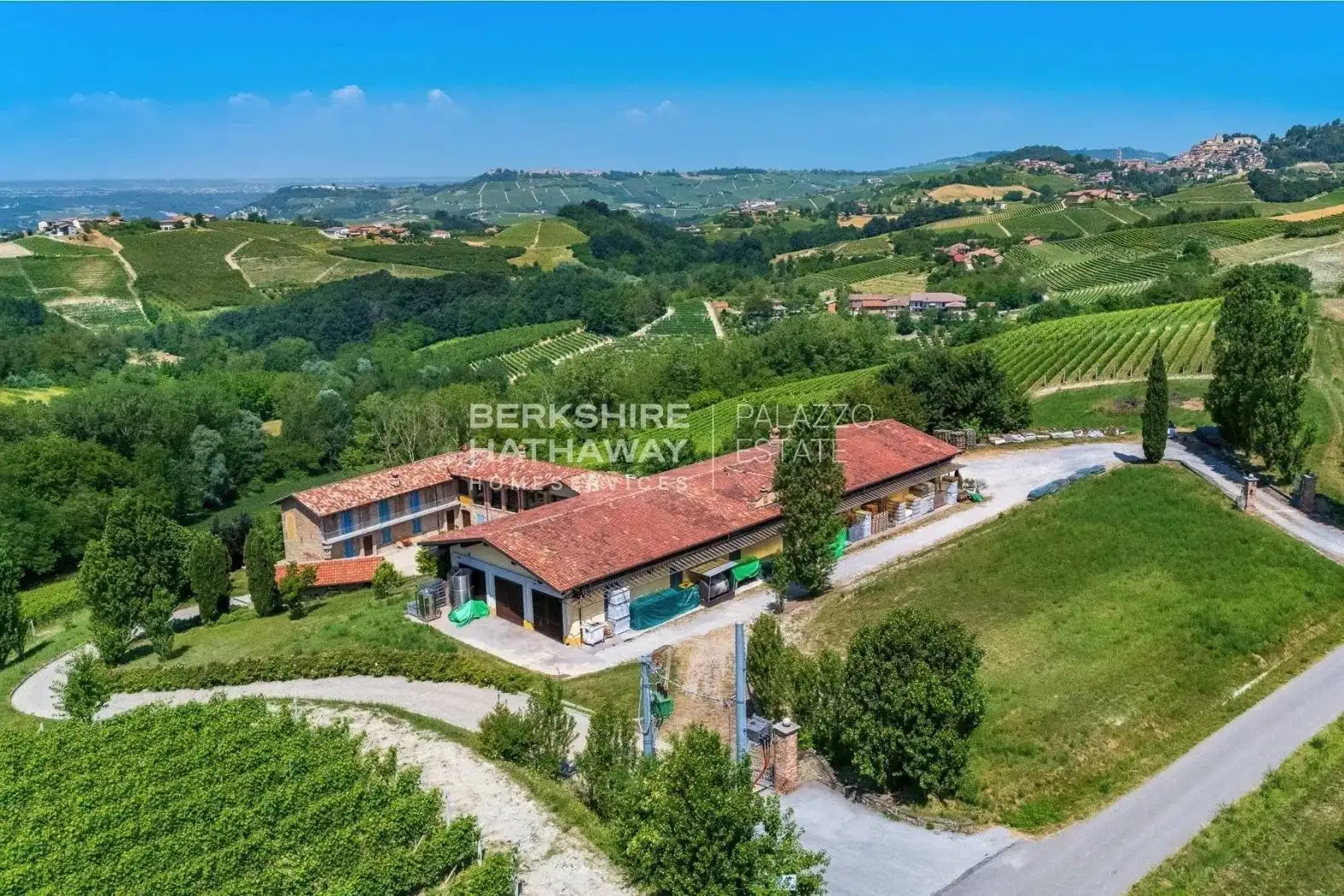 Villa in vendita a Monforte d'Alba
