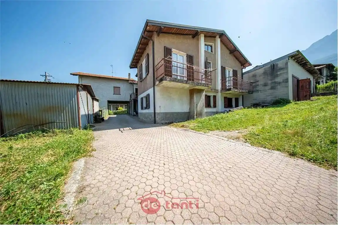 Casa indipendente in vendita a Colico