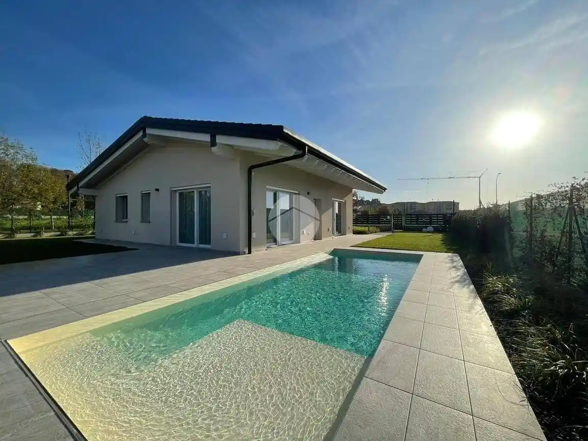 Villa in vendita a Soiano del Lago