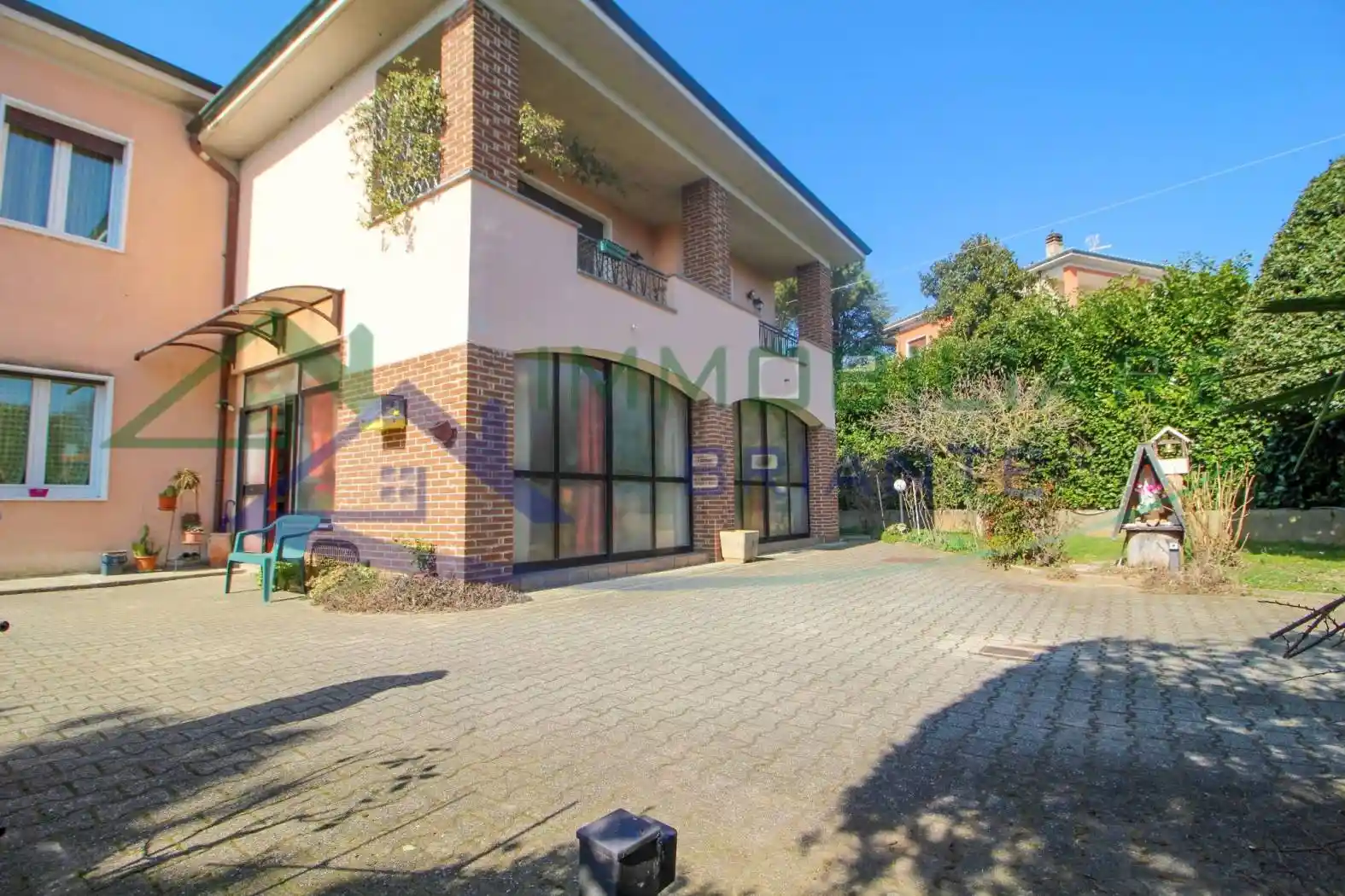 Villa in vendita a Besnate