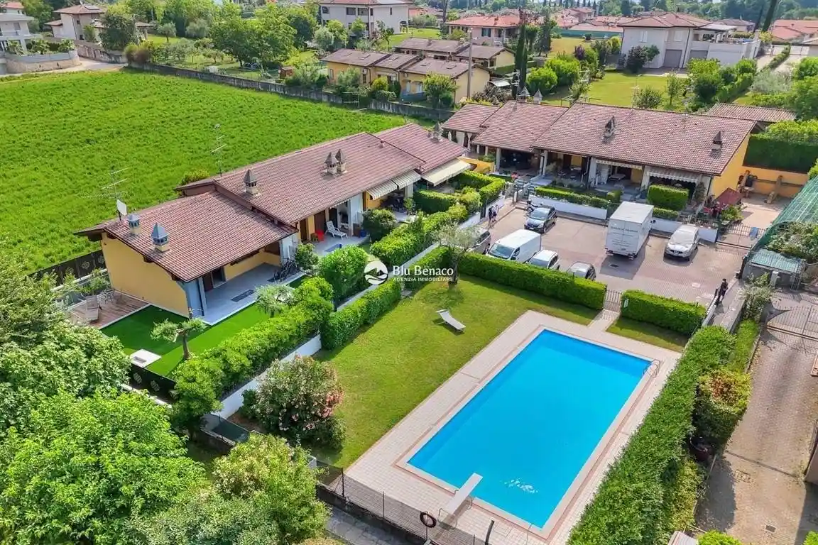 Villa in vendita a Moniga del Garda