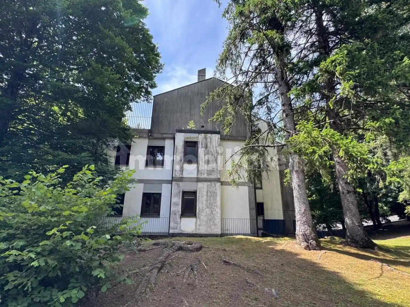 Palazzo - Edificio in vendita a Castione della Presolana
