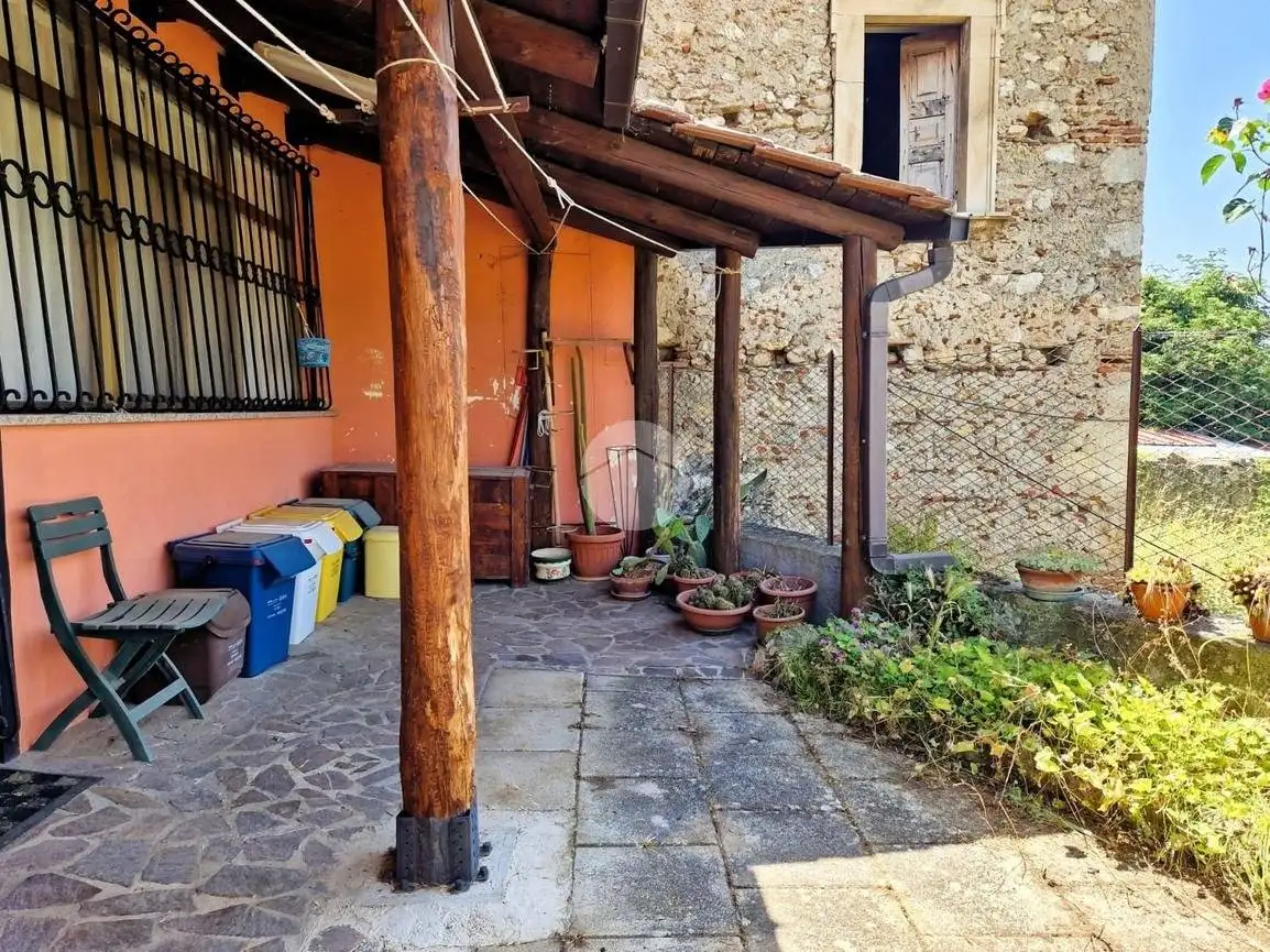 Casa indipendente in vendita a Pizzoli