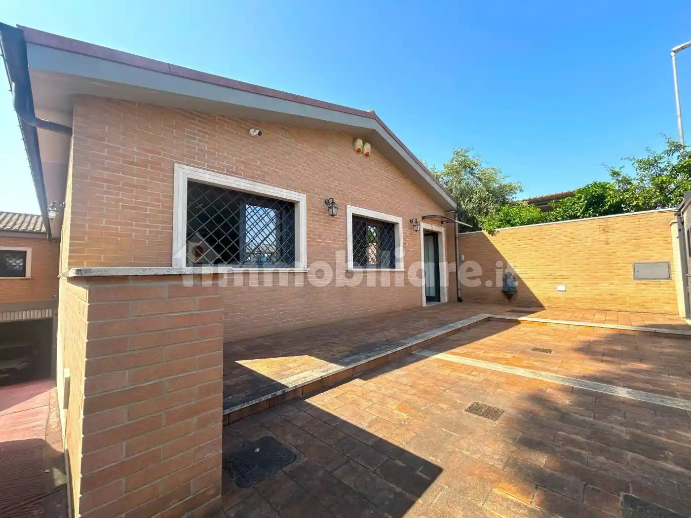 Palazzo - Edificio via Cinquefrondi, Anagnina, Roma - foto 2