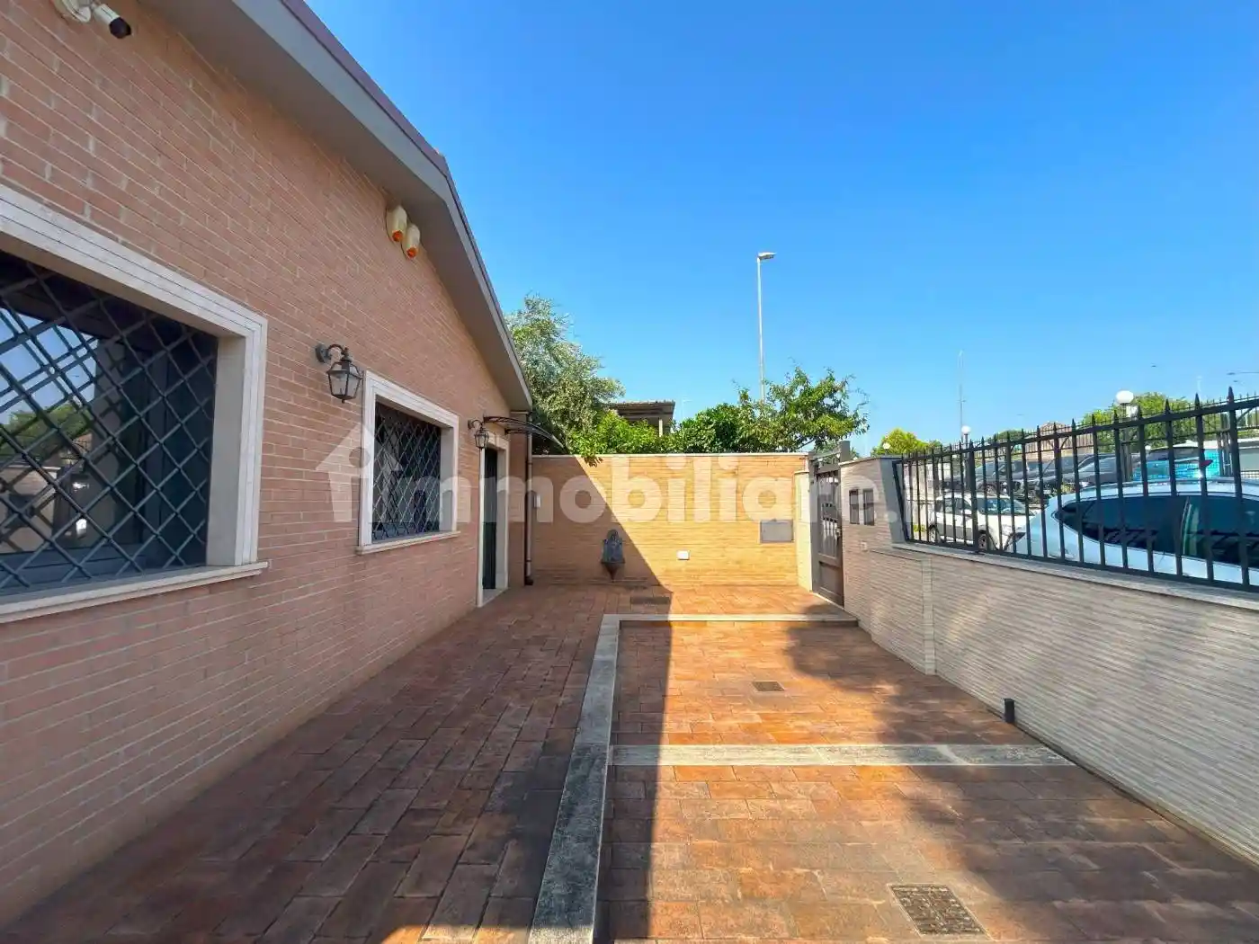 Palazzo - Edificio via Cinquefrondi, Anagnina, Roma - foto 3