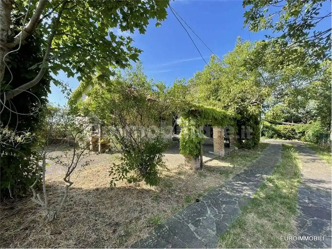 Casa indipendente in vendita a Traversetolo