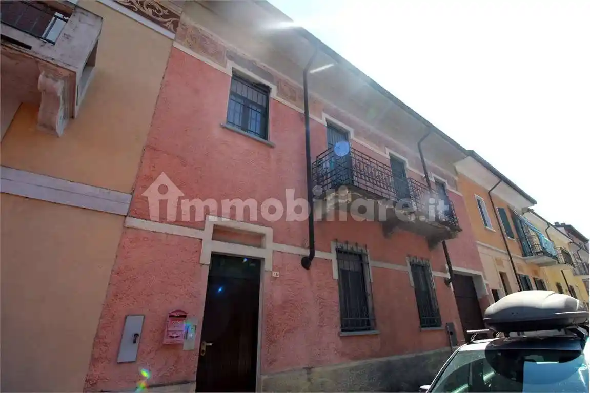 Casa indipendente in vendita a Novara