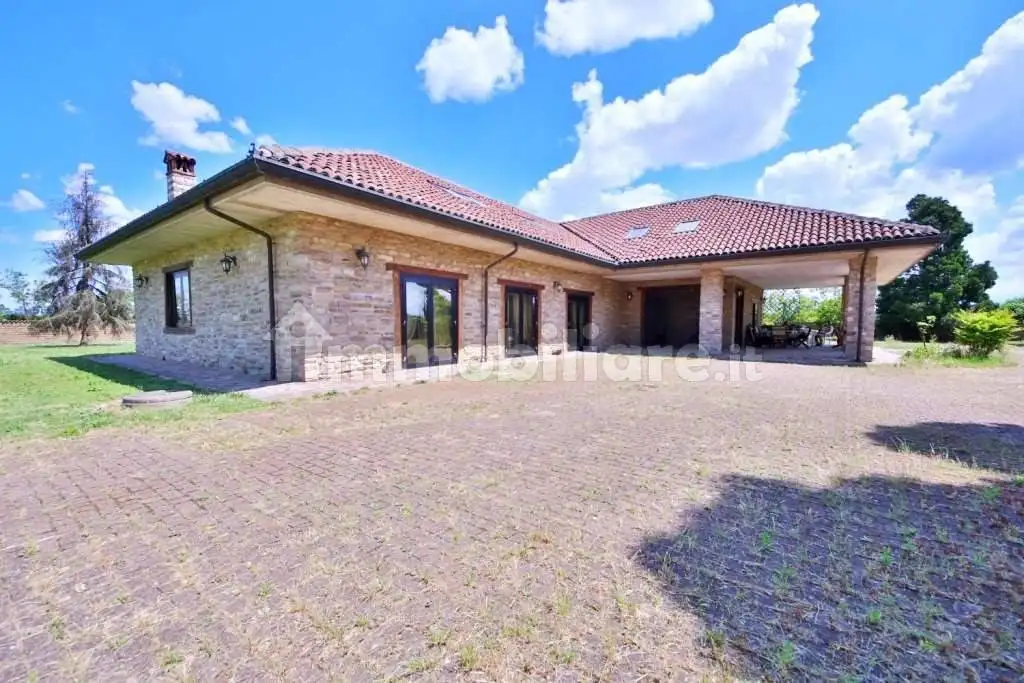 Villa in vendita a Tortona