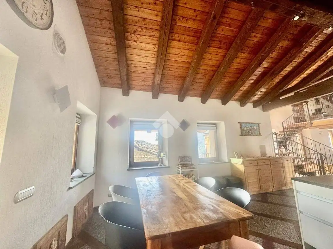 Villa unifamiliare frazione Capoluogo 235, Centro, Charvensod - foto 4