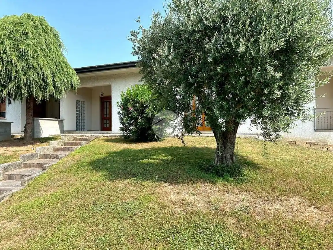 Villa in vendita a Dello