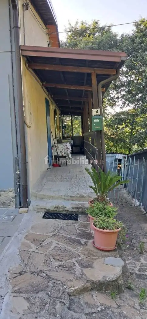 Casa indipendente in vendita a Varano de' Melegari