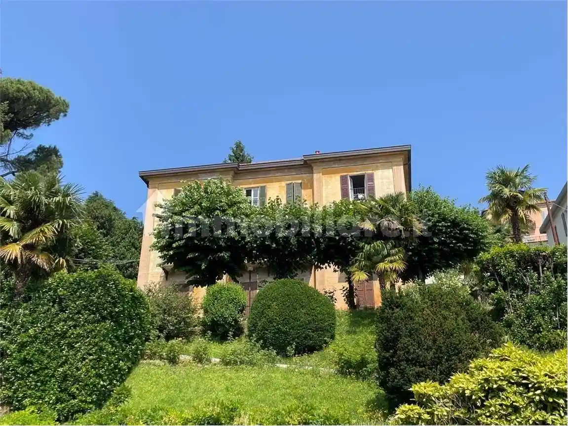 Appartamento in vendita a Erba