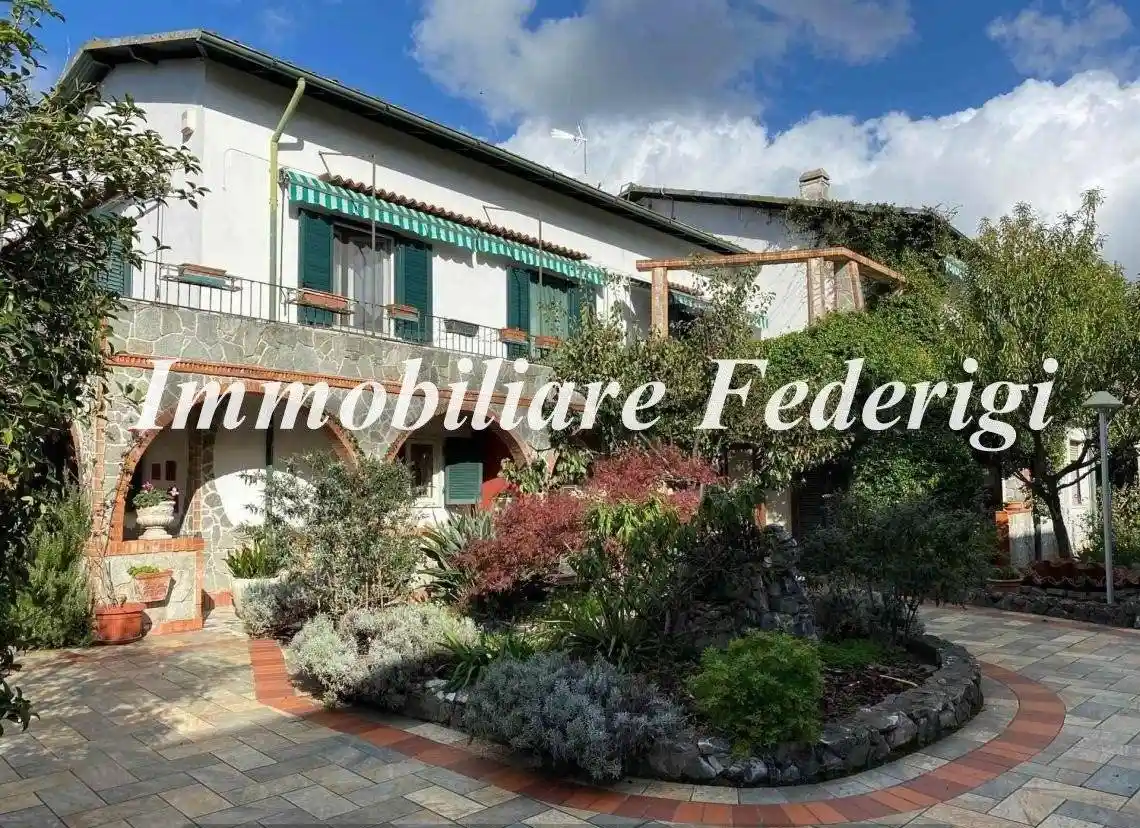 Villa in vendita a Carrara