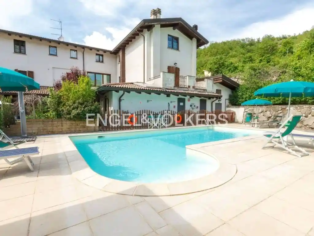 Villa in vendita a Borgo Val di Taro