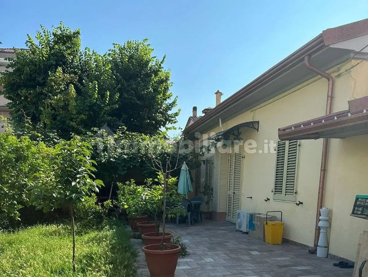 Appartamento in affitto a Carrara