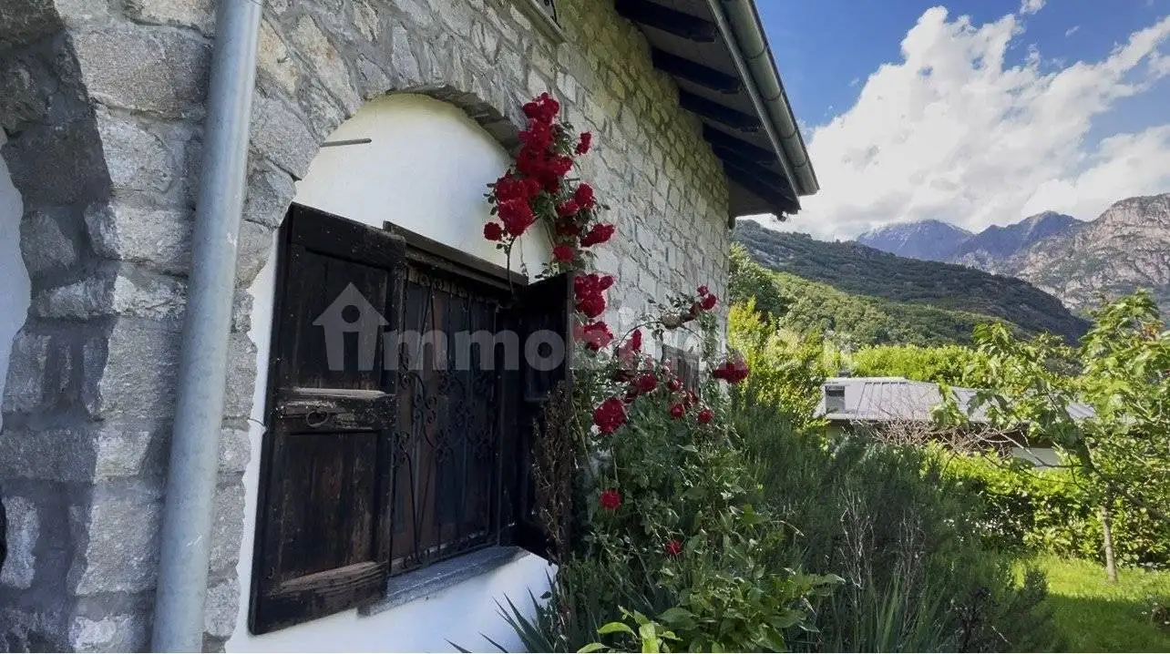 Villa in vendita a Sorico