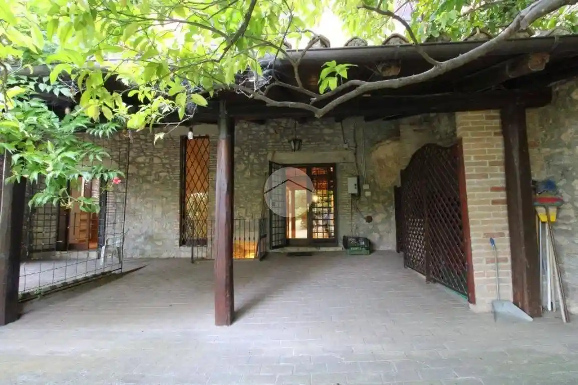 Villa in vendita a Fara in Sabina