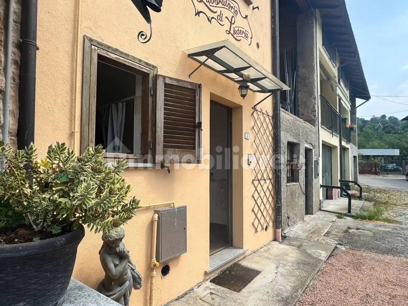 Appartamento in vendita a Gavirate