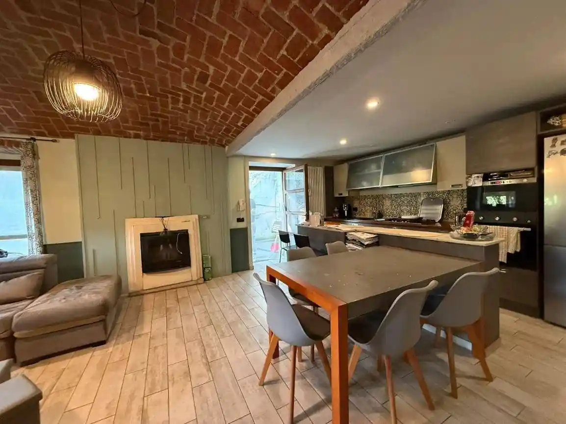 Casa indipendente in vendita a Lanzo Torinese