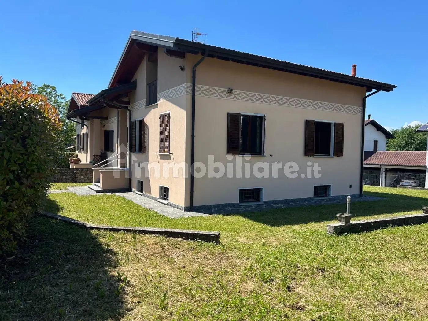 Villa in vendita a Buguggiate