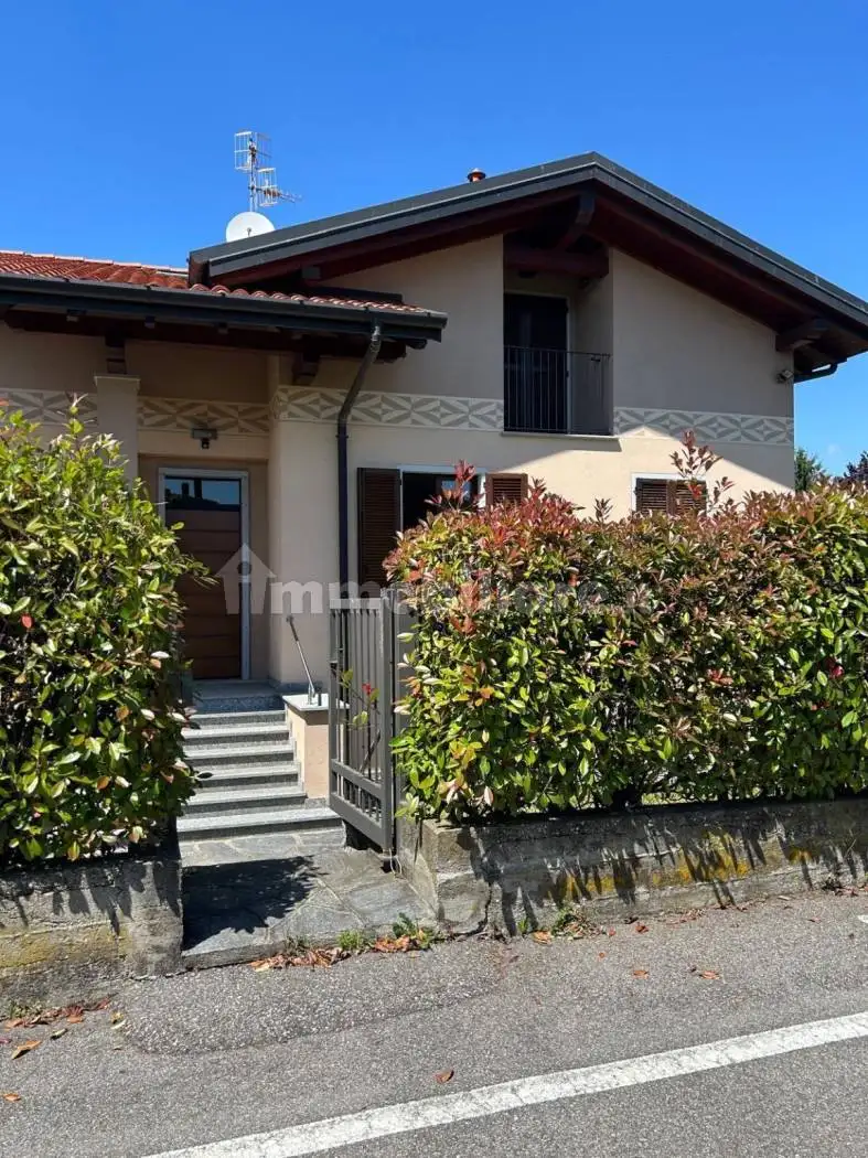 Villa bifamiliare via Trieste 75, Buguggiate - foto 2