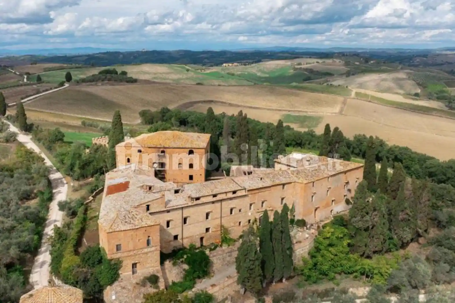 Palazzo - Edificio in vendita a Montalcino