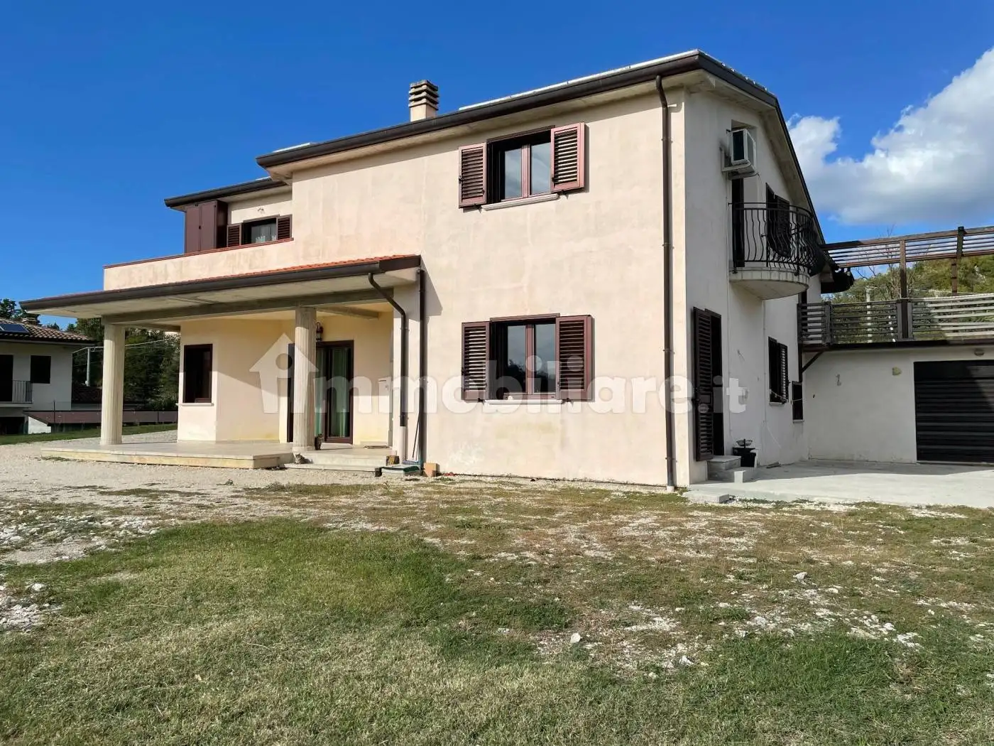 Villa in vendita a Oratino