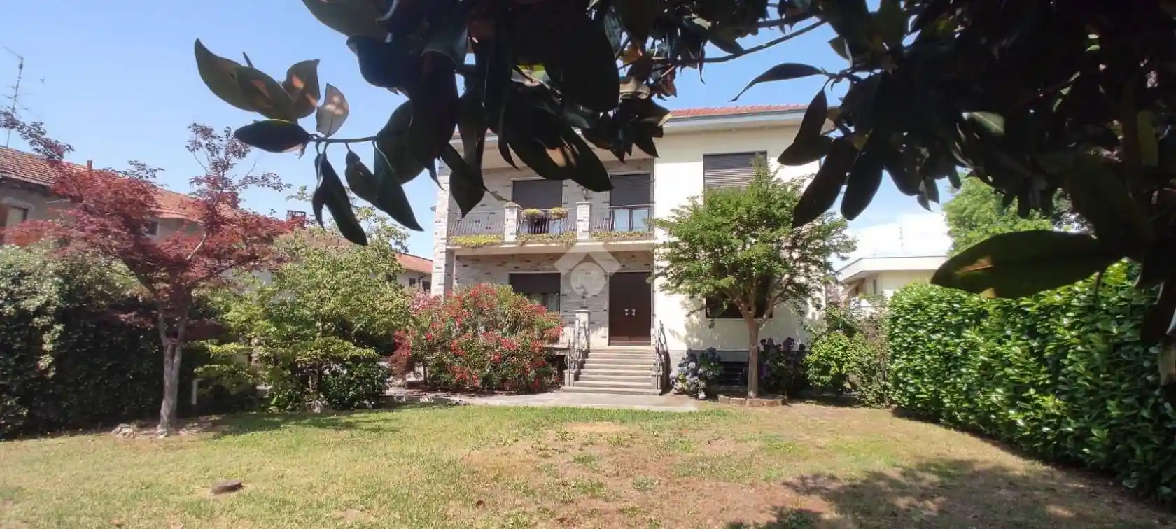 Villa in vendita a Ferno